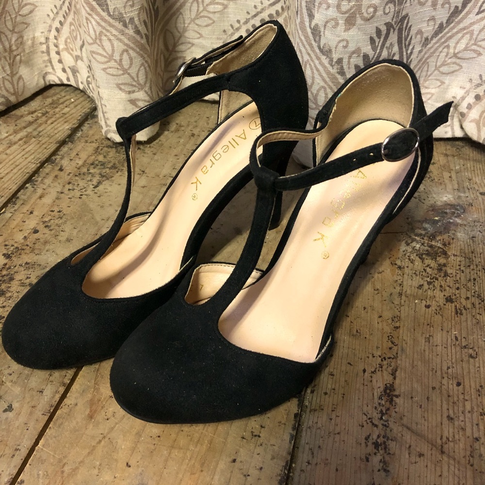 Black velvet pumps size 7